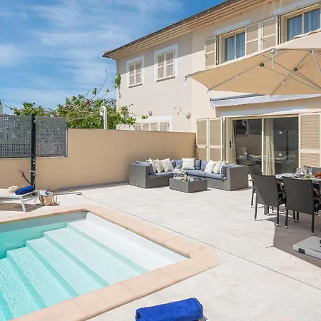 Awesome In With Outdoor Swimming Pool Holiday home *