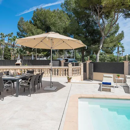 Awesome In With Outdoor Swimming Pool *