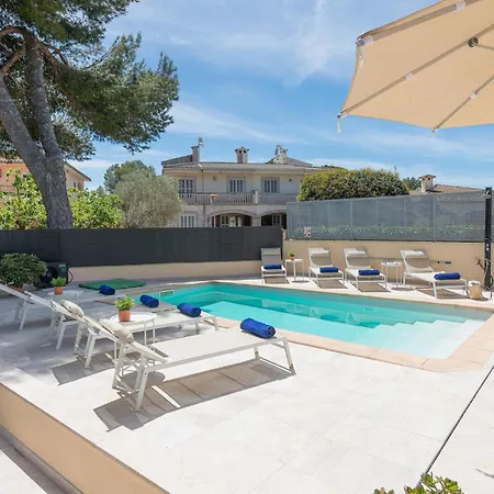 Holiday home Awesome In With Outdoor Swimming Pool *